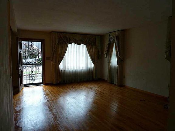 3rd image of 750 E 32nd St