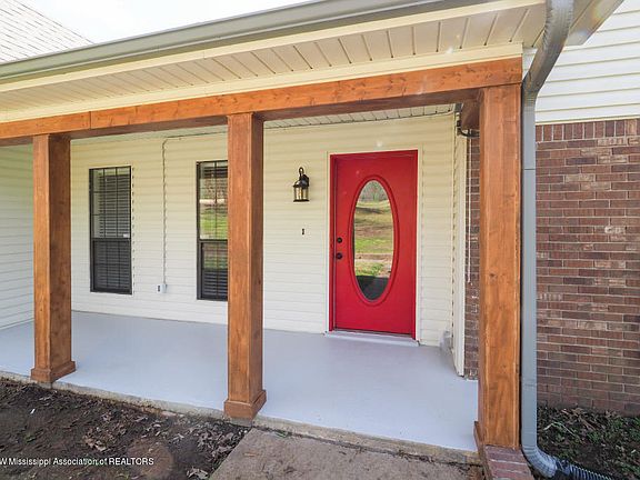 3rd image of 3160 Shady Hill Dr