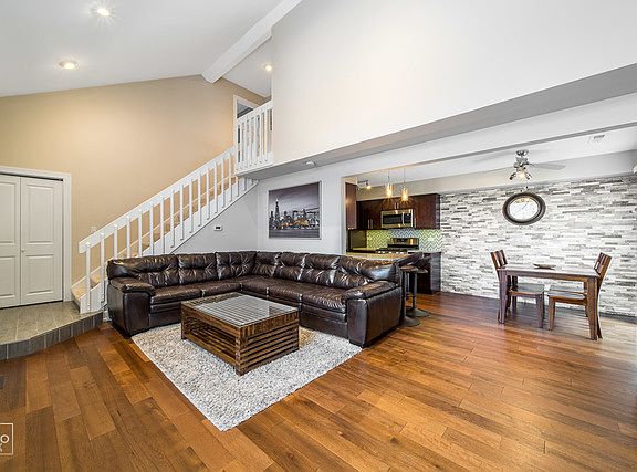 3rd image of 1024 N Knollwood Dr
