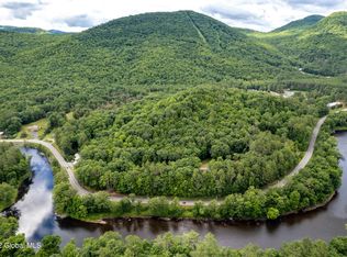 8 Sue Ann Dr, Warrensburg, NY 12885