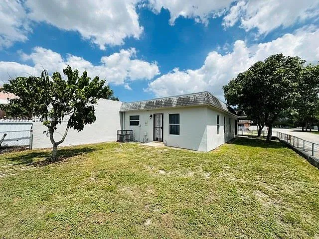 3929 NW 207th Ln — Photo 17