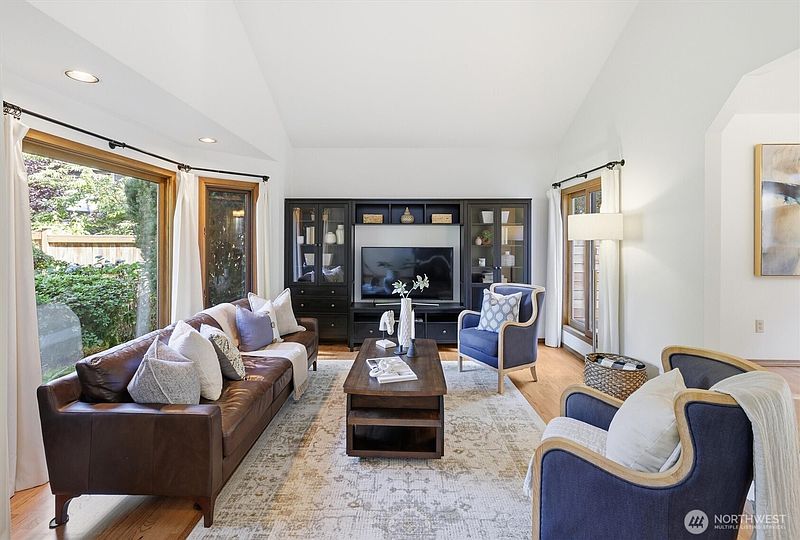 3rd image of 10827 NE 183rd Court