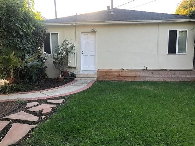 3220 S Sherbourne Dr — Photo 6