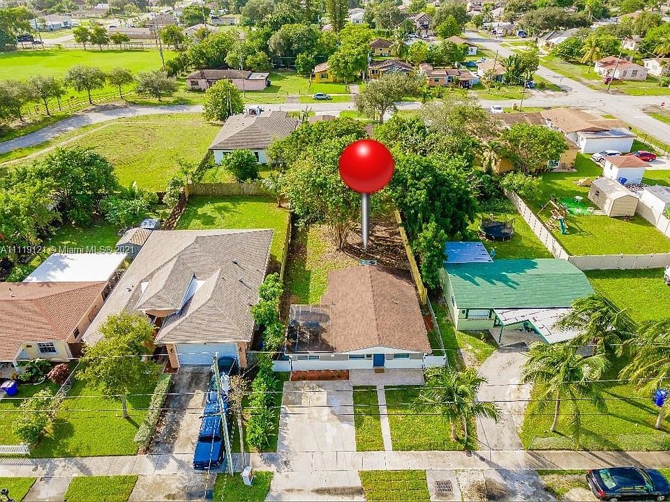 Tastefully remodeled Home, Large Lot, Fenced Backyard