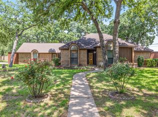 2126 Los Robles Dr, Grapevine, TX 76051