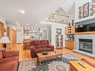 5694 Steeplechase Dr, Waunakee, WI 53597