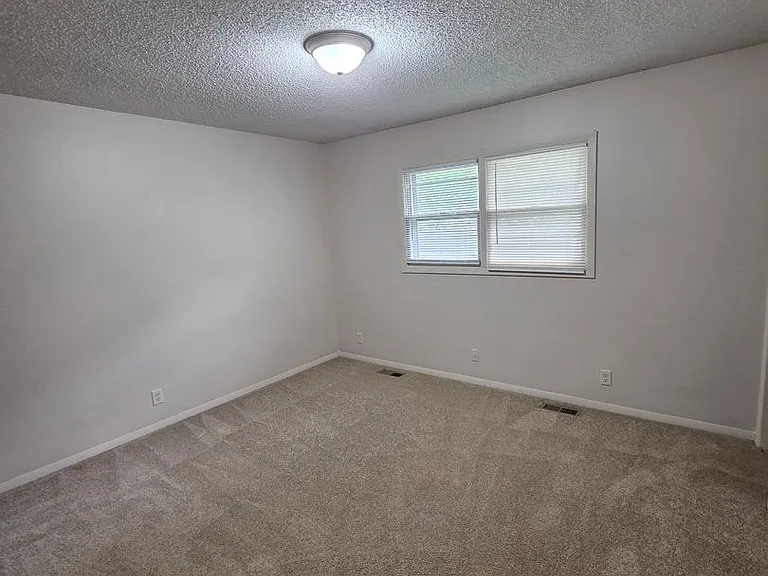3009 S Gordon Ave — Photo 18