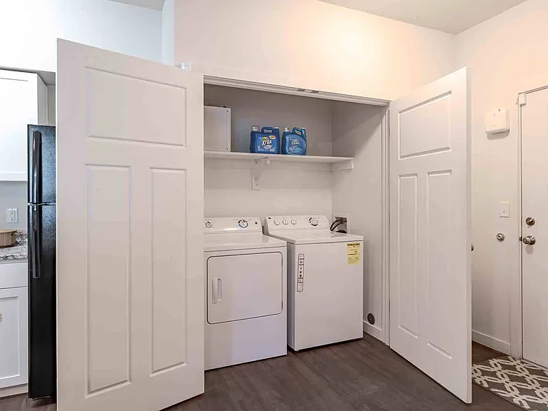 Ecco Apartments — Photo 7
