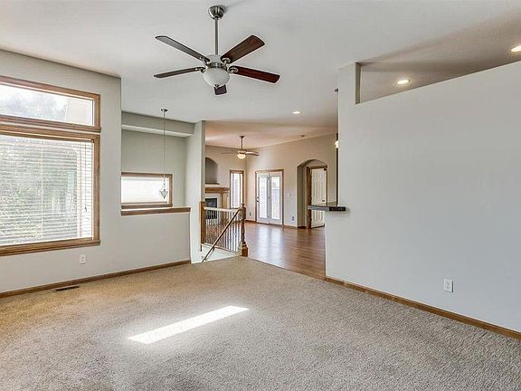 2nd image of 523 W Douglas Ave