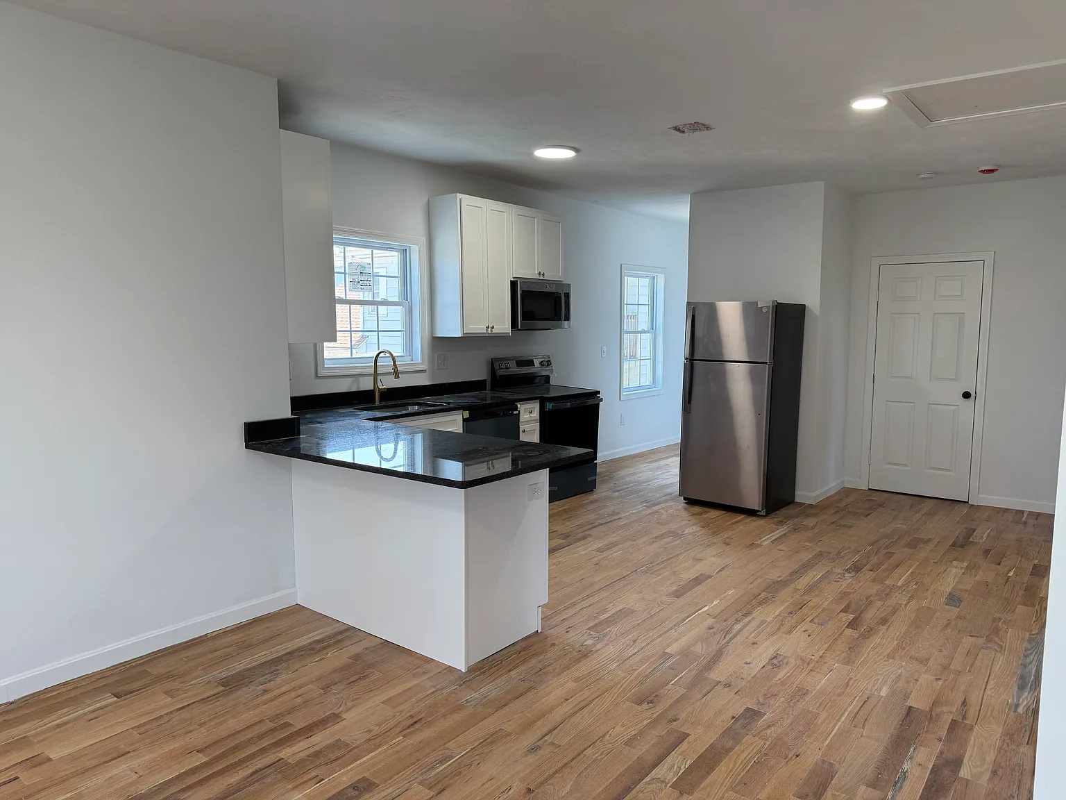 3 bed, $2,300 — Photo 1