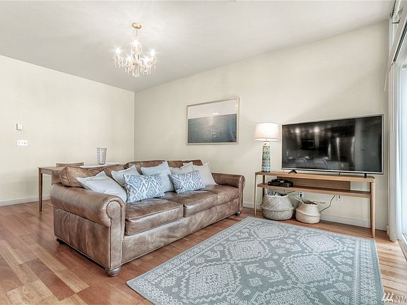 4th image of 2960 Eastlake Ave E APT 212