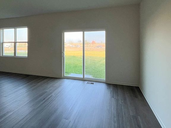 5th image of 10045 Goodridge Ln