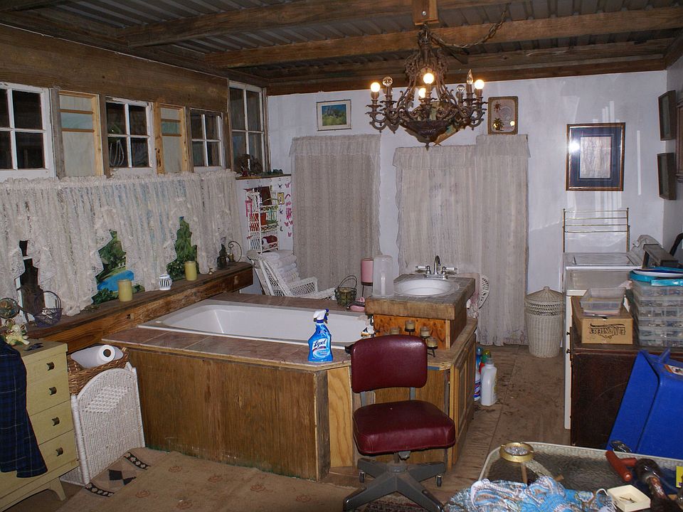 2nd image of 2528 Cardinal Ln