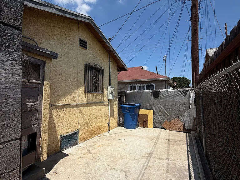 114 S Fresno St — Photo 32