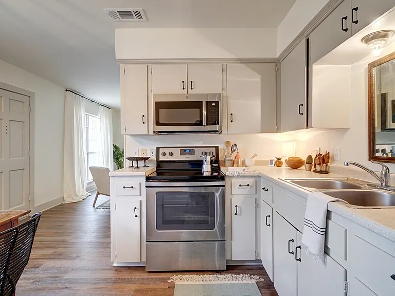 5609 Woodrow Ave #203 — Photo 7