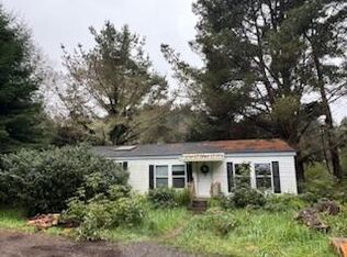 870 Eel River Dr, Loleta, CA 95551