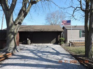 302 NE Main St, Oakwood, IL 61858