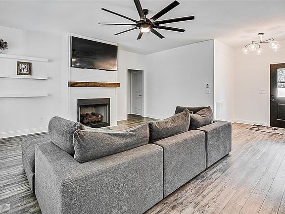 2nd image of 1508 Allen Ct