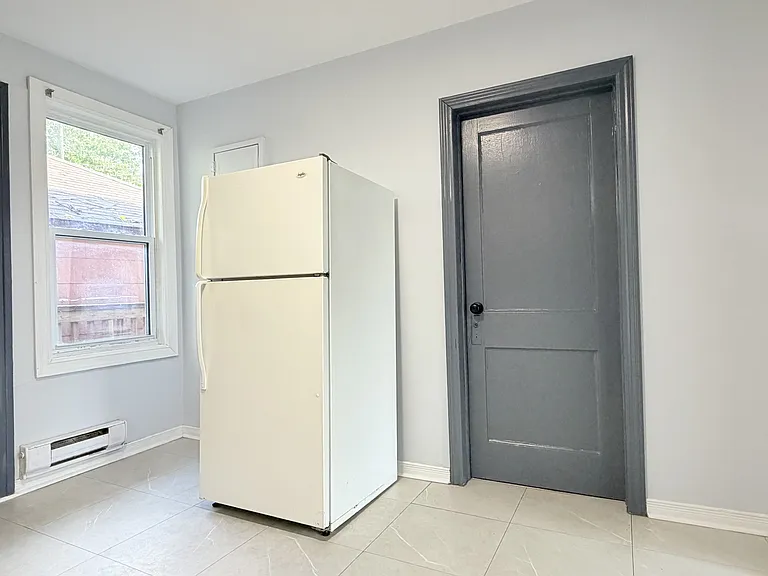 1238 Richmond St #2 — Photo 6