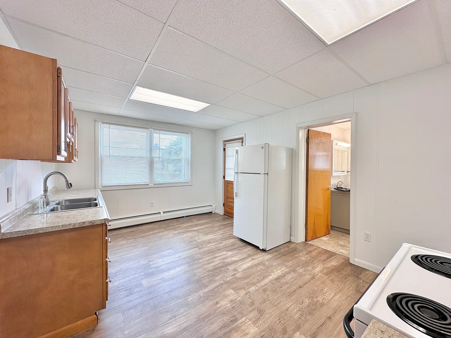 Studio, 950 sqft, $1,150 — Photo 2