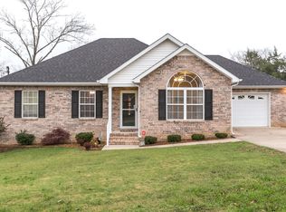 709 Pinoak Cir, La Vergne, TN 37086