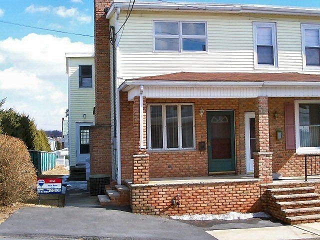 1st image of 211 N 2nd St