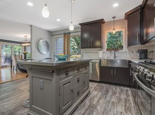 10 Lajolla Ln, Annandale, NJ 08801