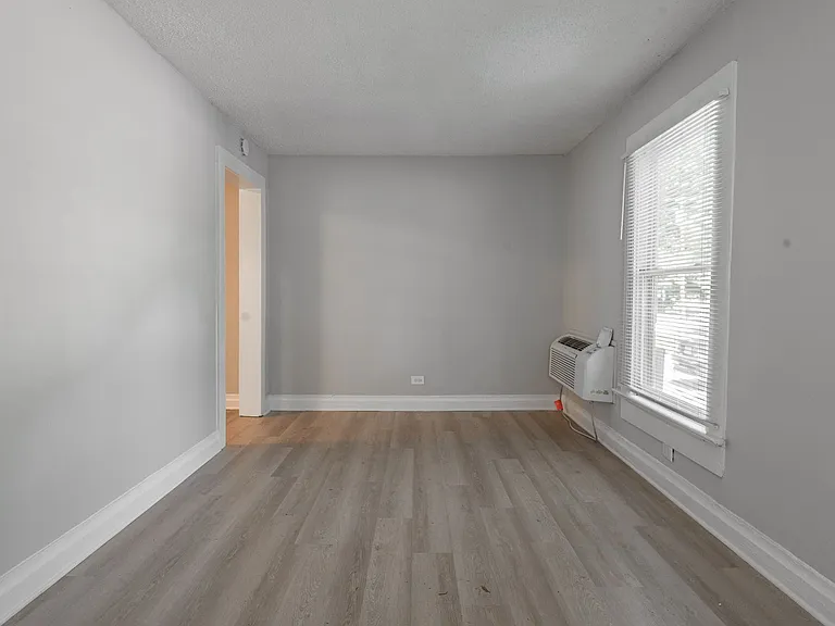 303 Raynor St — Photo 5