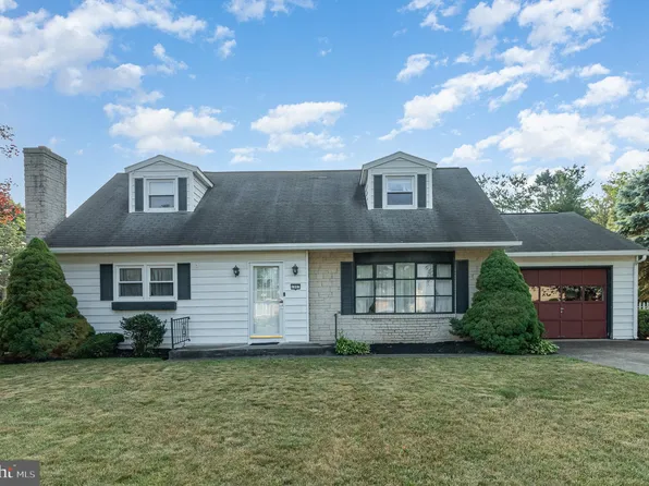 1907 Esther Dr, Carlisle, PA 17013