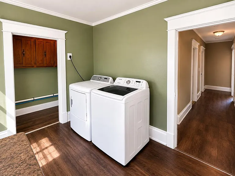310 E Thayer Ave — Photo 17