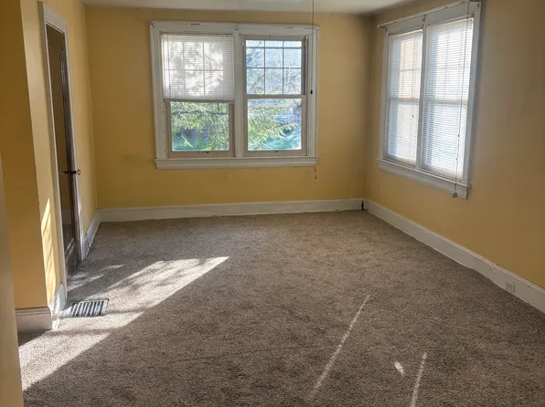 16 Lynwood Ave APT 1, Wheeling, WV 26003