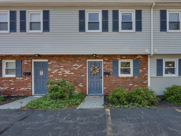8 Crestview Dr APT 38, Spencer, MA 01562