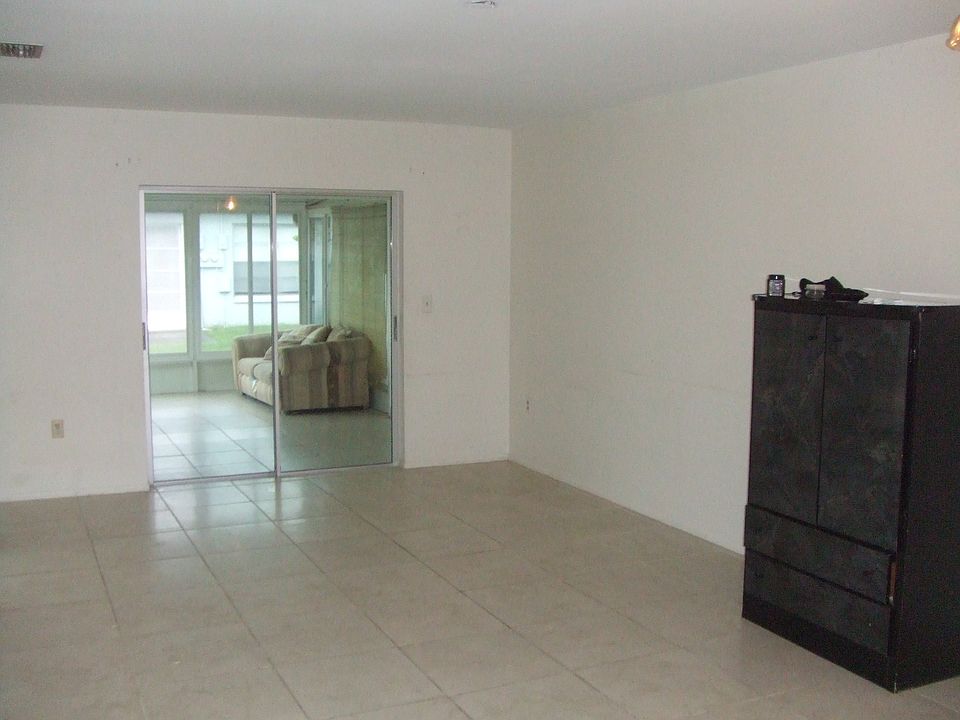 Large familyRoom Plus Tiled Florida room