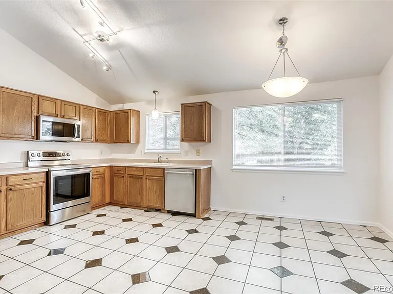 1633 Deerwood Dr — Photo 6
