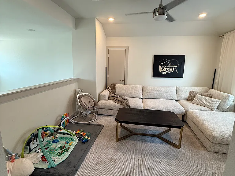 220 Merrick Rd — Photo 37