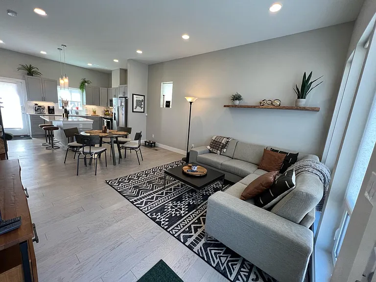 2860 W Parkside Pl — Photo 1