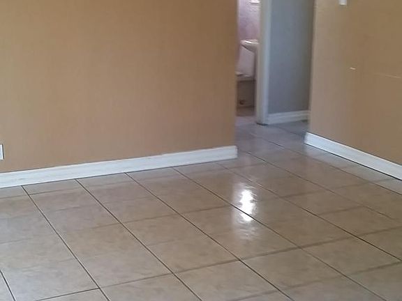 4th image of 10405 Springwood Dr