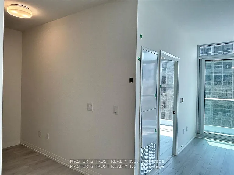 280 Dundas St W #906 — Photo 10