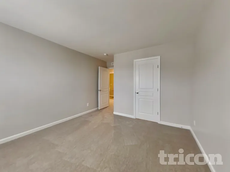923 Avondale Dr — Photo 12