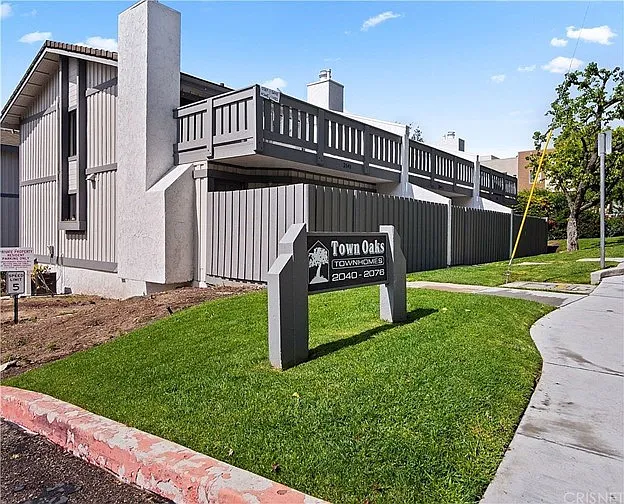 2054 Los Feliz Dr — Photo 13
