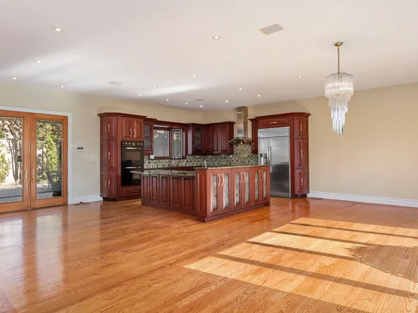 104 Malba Drive image 5 of 25