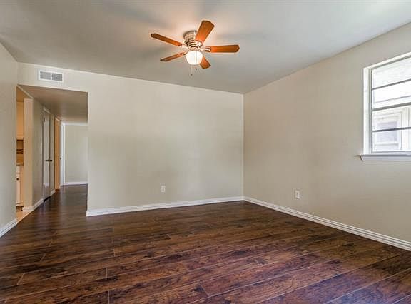 3rd image of 905 Hardy Dr