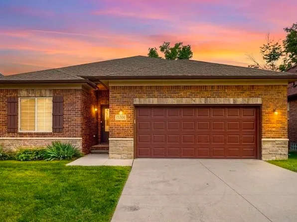 15300 Eton Pointe Dr, Clinton Township, MI 48035