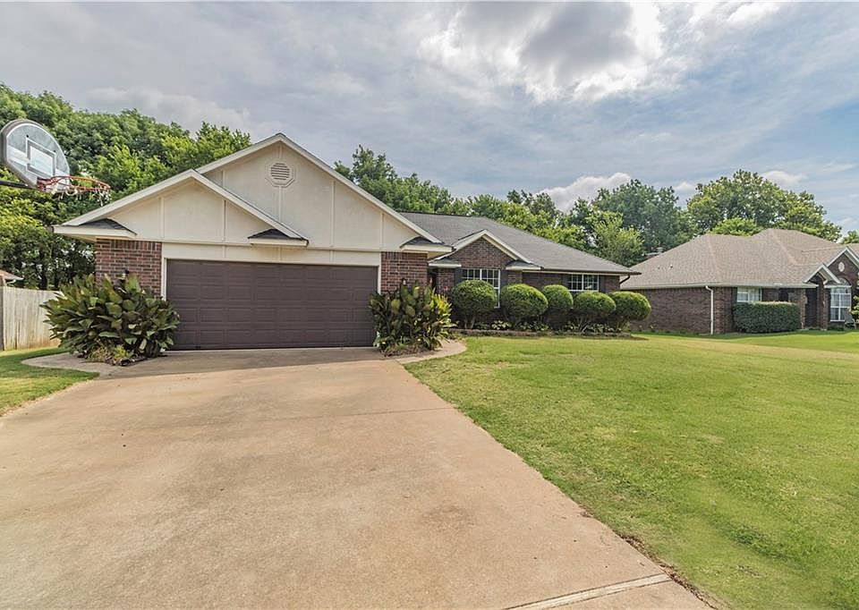 1st image of 125 Bluff Dr