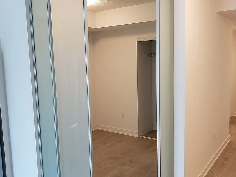 50 Wellesley St E #706 — Photo 8