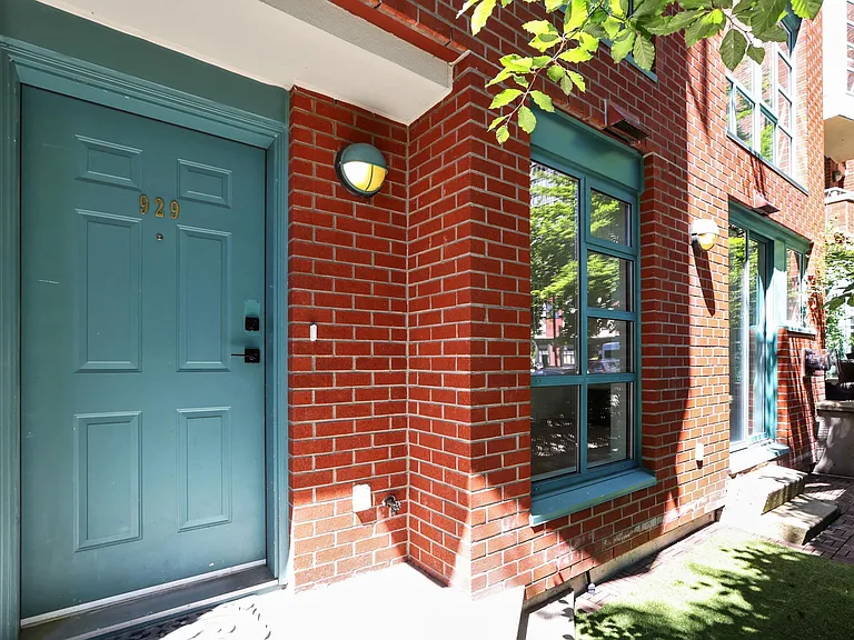 929 Homer St — Photo 22