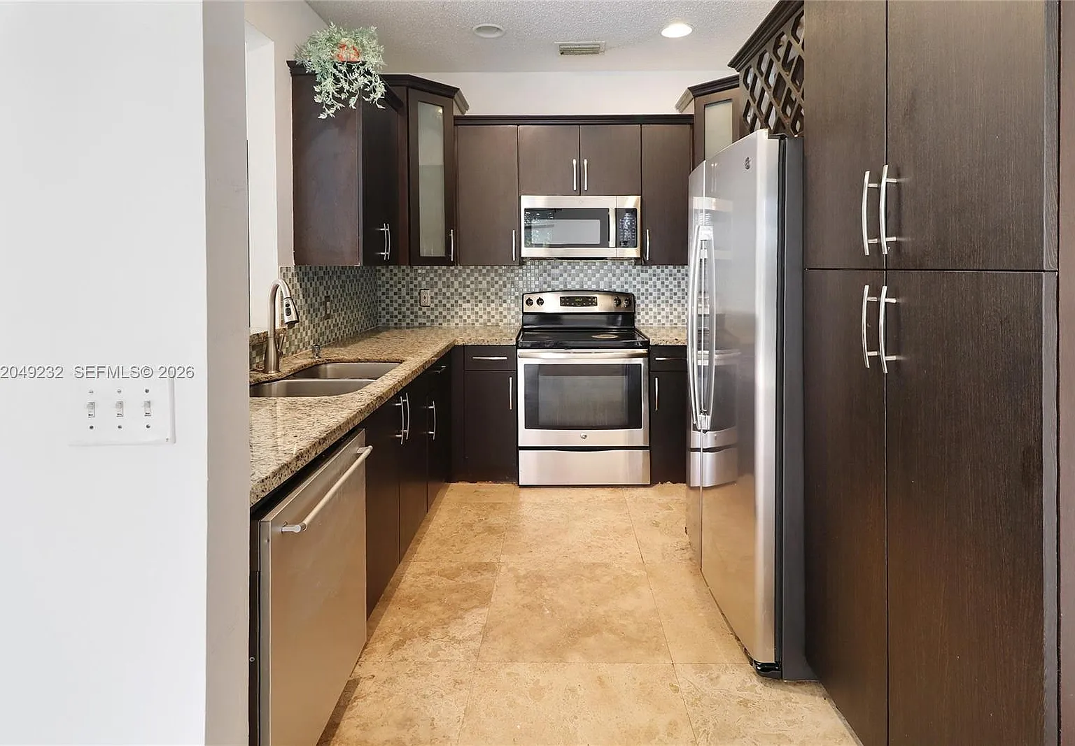 3 bed, 2.5 bath, 1672 sqft, $3,400 — Photo 1
