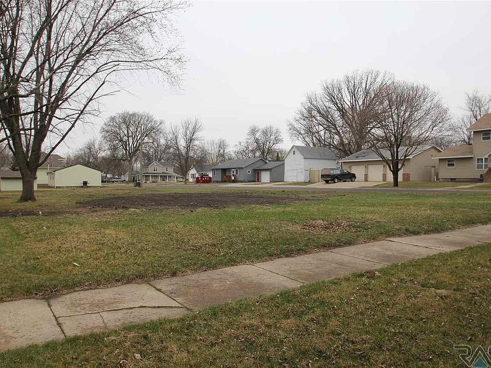 2nd image of 209 N Feyder Ave