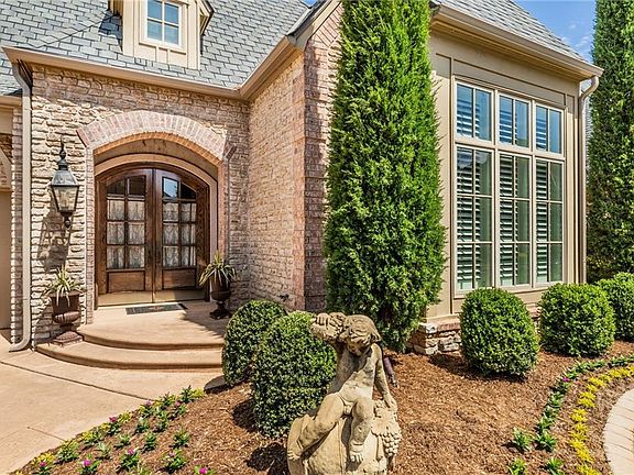 2nd image of 5809 Columbine Way