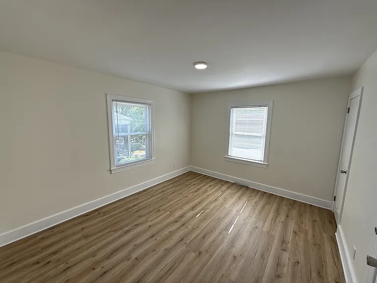 913 Glenwood Ave — Photo 9